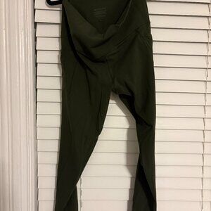 Athleta Salutation Stash High rise 7/8 Legging Olive Medium
